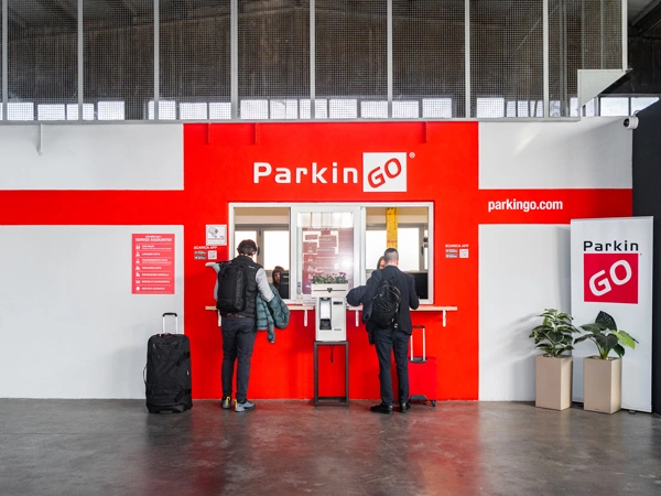 Ein Netzwerk von Parkplätzen für Flughäfen, Häfen und Bahnhöfe Accetazione parcheggio ParkinGO