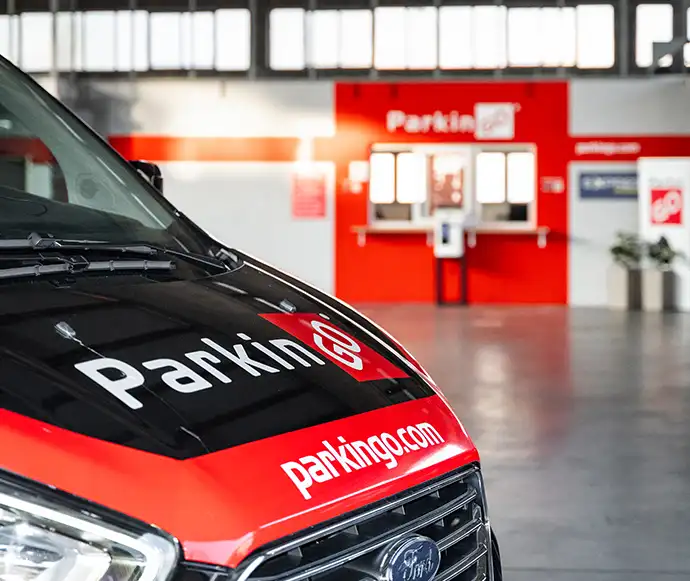 Détail de la navette ParkinGO prête à l’intérieur du parking surveillé de Milan Linate
